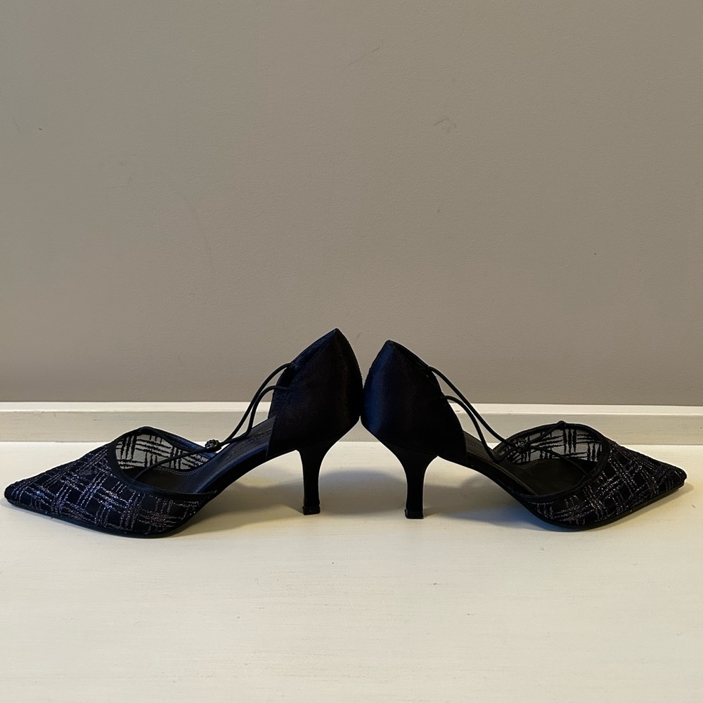Ladies evening dress shoes . - Picture 3 of 4